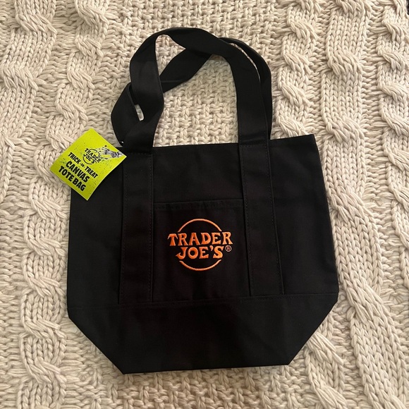 ❤️🎱 NWT UO Exclusive Baggu Embroidered 8 Ball Medium Nylon Crescent BUNDLE! - Picture 2 of 5